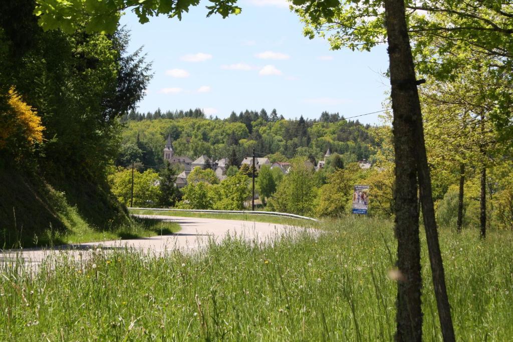 Auberge De Saint Julien Aux Bois מראה חיצוני תמונה